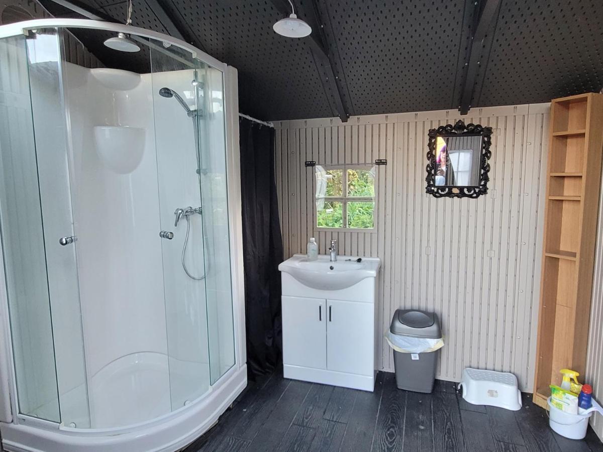 1 Glamping Tent With Kitchen & Electric On Small Family Campsite, No Bedding Supplied Нарберт Екстер'єр фото